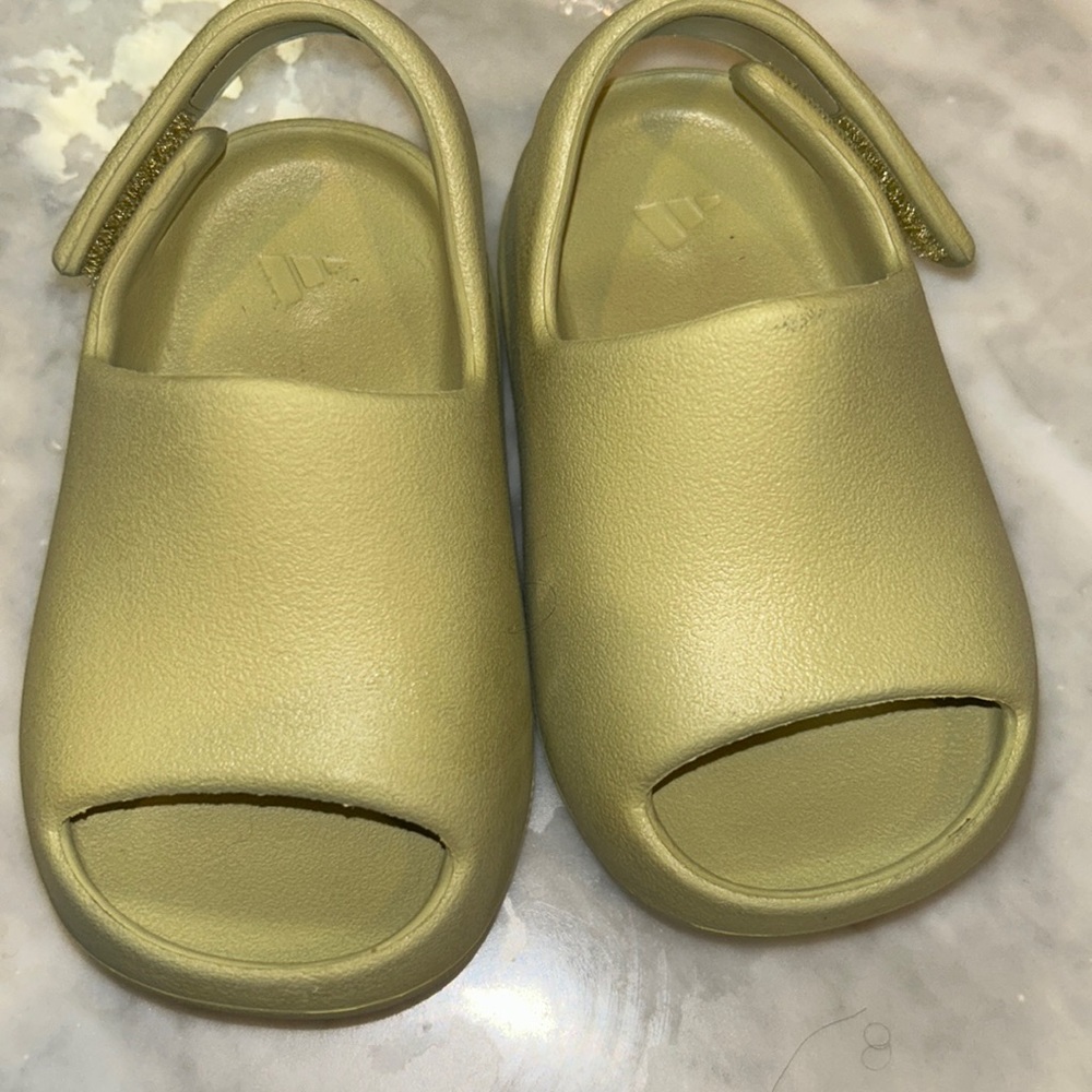Toddler yezzy slides